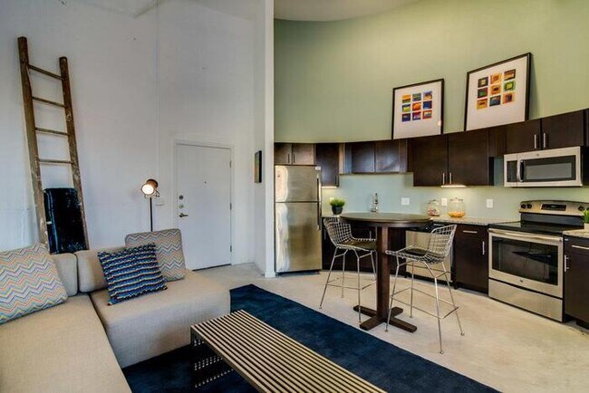 Foto del edificio - 1011 S Frio St