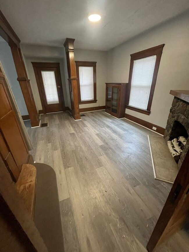 Building Photo - 53 Metlin Ave