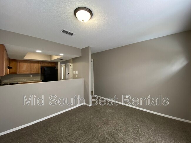 Building Photo - 3102 S Wesley Ct