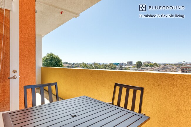Building Photo - 417 Centinela Ave