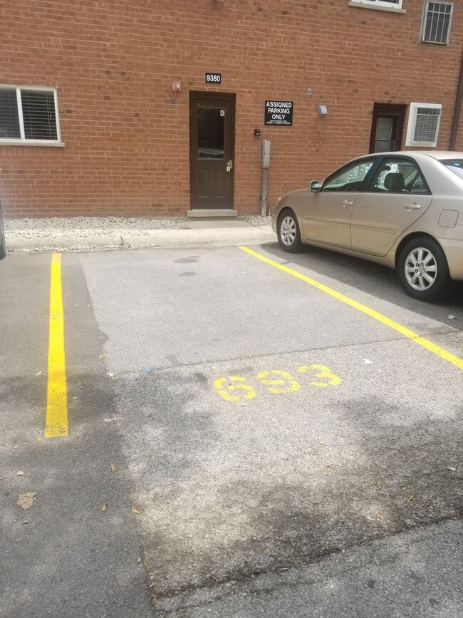 Building Photo - 2 Bedroom 1 Bath Condo in Des Plaines!