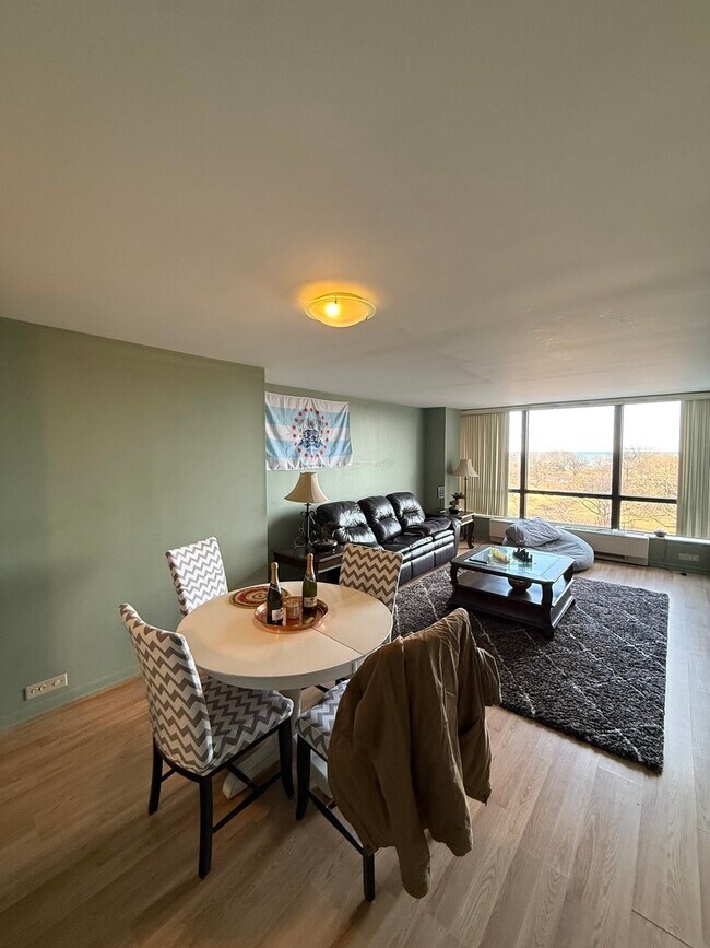 Foto del edificio - 5415 N Sheridan Rd