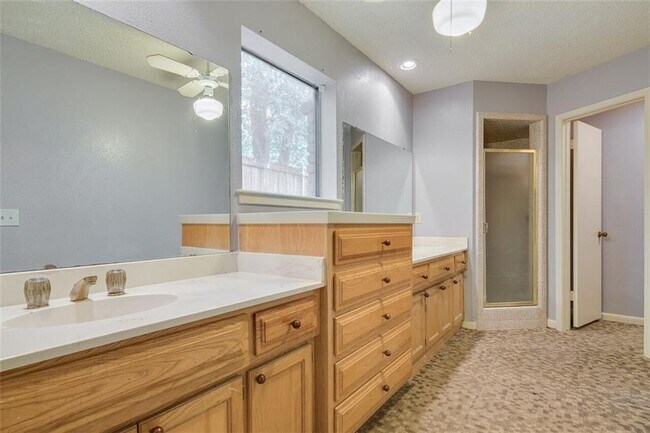 Building Photo - 512 Country Wood Ct