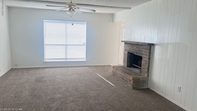 Building Photo - 7221 W Cleburne Rd