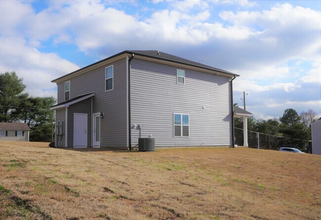 Yard Space - 262 S Church St Ext