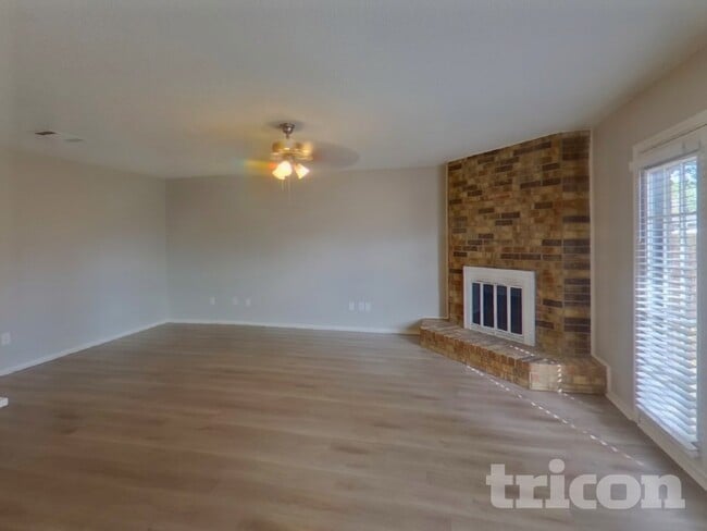 Building Photo - 5915 Myers Rd