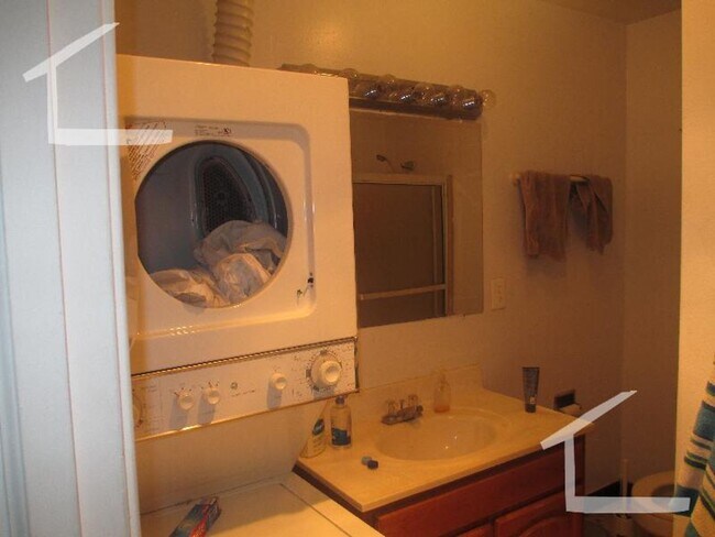 Building Photo - Great South End Location, In-Unit Washer a...
