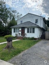 Building Photo - 14 Walnut Ave E