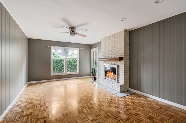 Foto del edificio - 609 Lakeside Dr