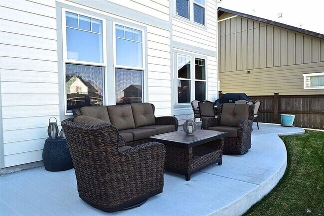 Foto del edificio - Gorgeous home in Loyal Garden Subdivision.