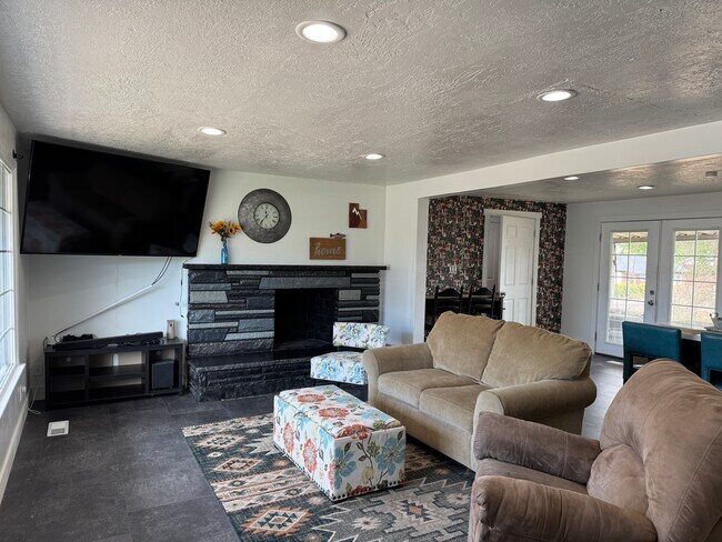 Foto del edificio - 883 E Sego Lily Dr