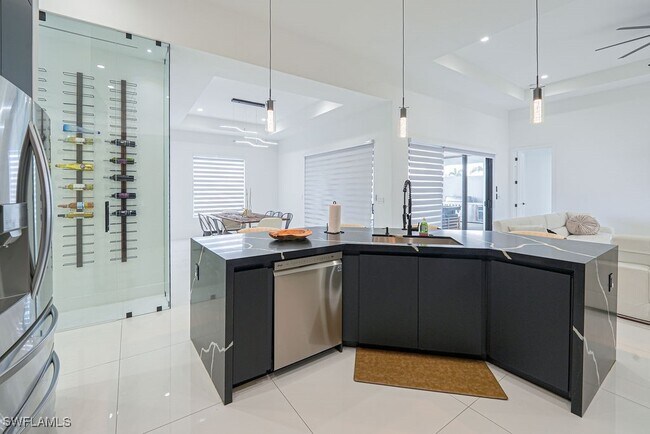 Building Photo - 2 SW 35th Ave