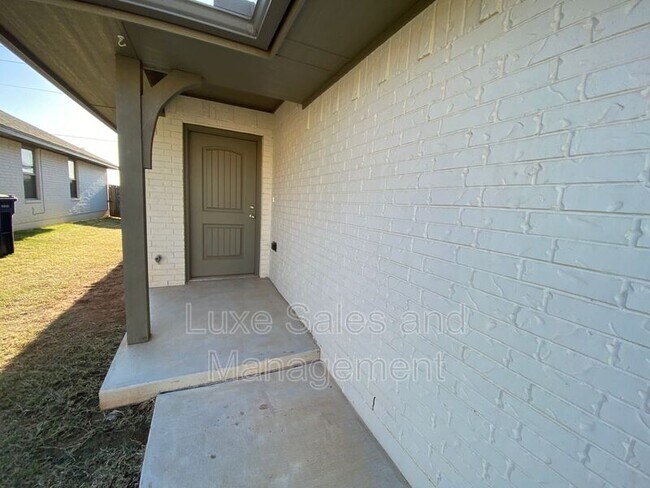 Building Photo - 11410 N Lincoln Blvd
