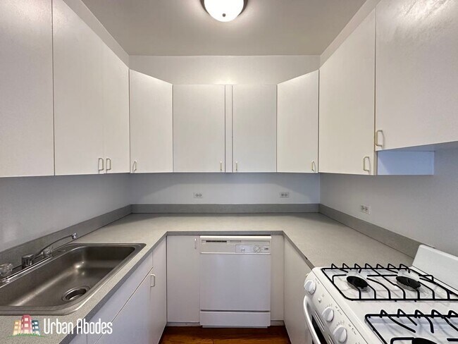 Foto del edificio - 820 W Waveland Ave