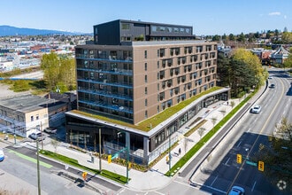 Building Photo - Chroma