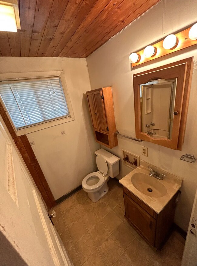 Building Photo - 2209/2213 Sims Avenue