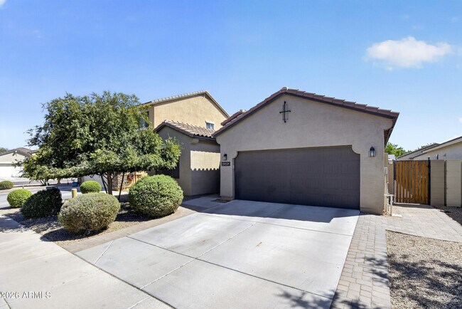 Building Photo - 4949 E Velasco St