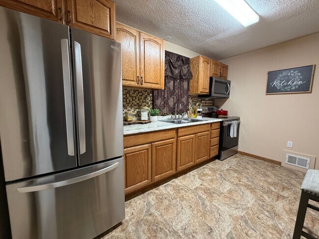 Foto del edificio - 3 bed, 1 bath home in Evansdale.