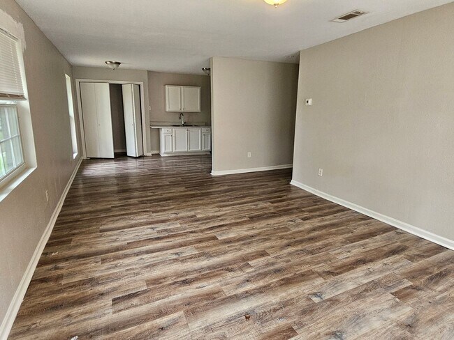 Foto del edificio - Lawrence Rd 227-229 (Duplex)
