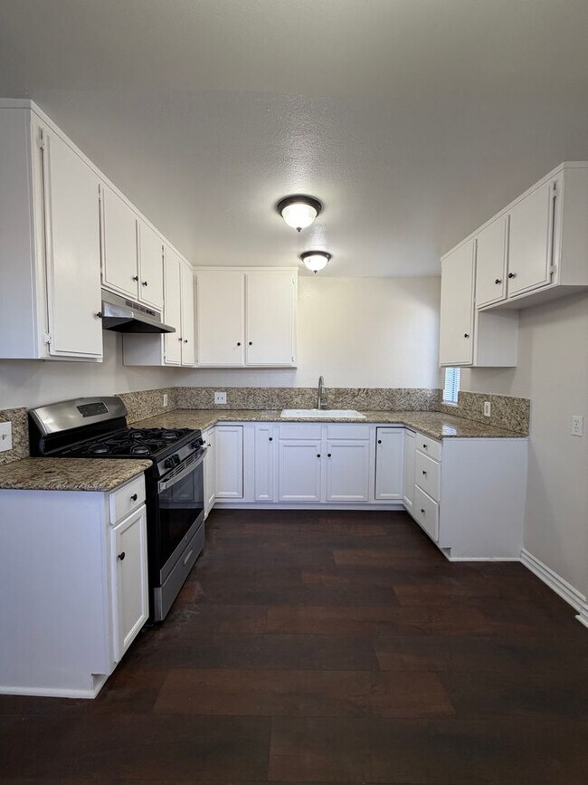 1125 E Ventura St