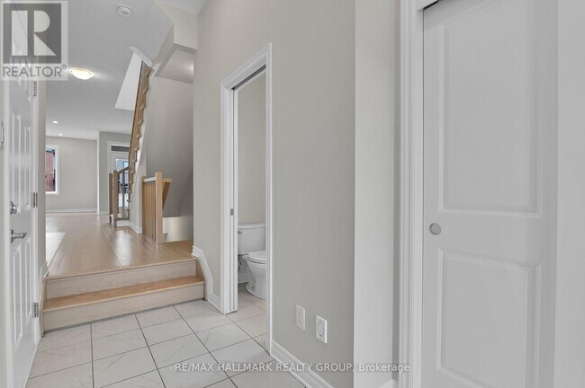 Building Photo - 938 Socca Crescent