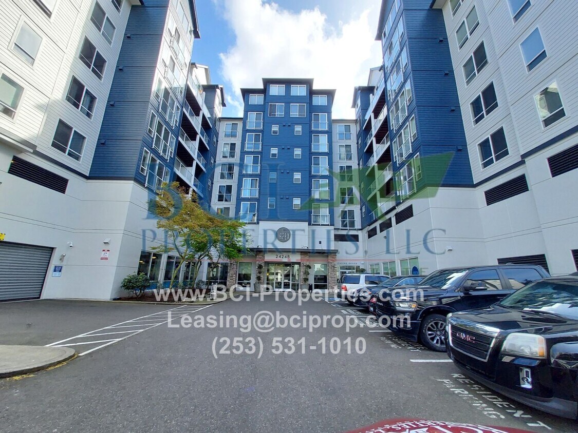 Primary Photo - 2 Bedroom, 2 bath Penthouse Available Now!...