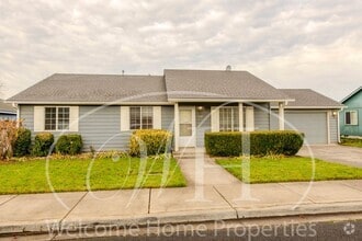 Building Photo - 337 NE Kingwood Pl