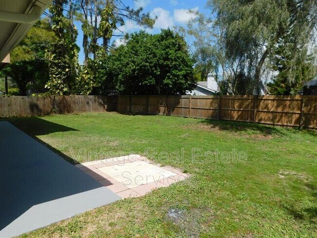 Foto del edificio - 4913 Rockledge Cir