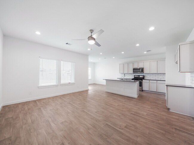 Foto del edificio - 14206 Wonder Lake Ln