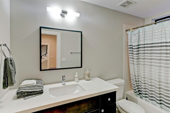 Foto del edificio - 3015 Gillespie St