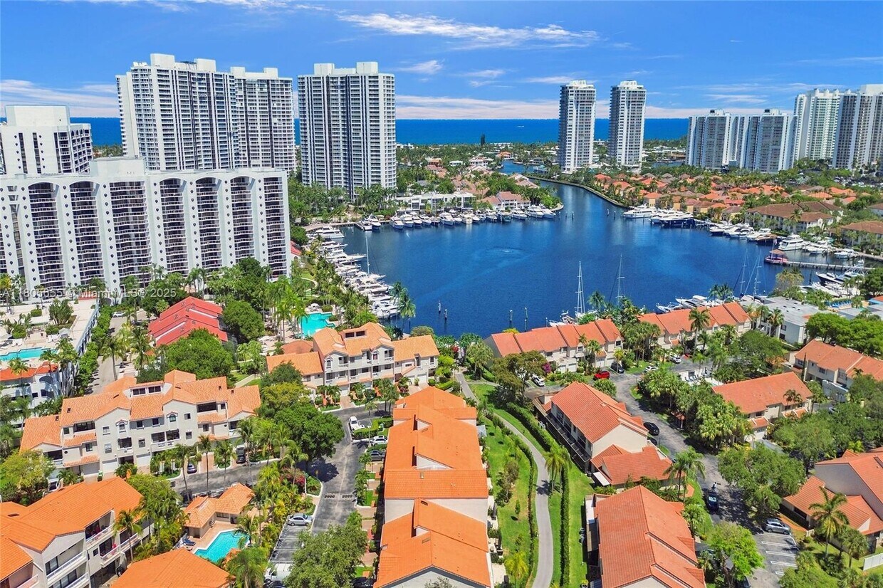 Foto principal - 21382 Marina Cove Cir