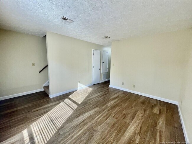 Building Photo - 5848 Aftonshire Dr