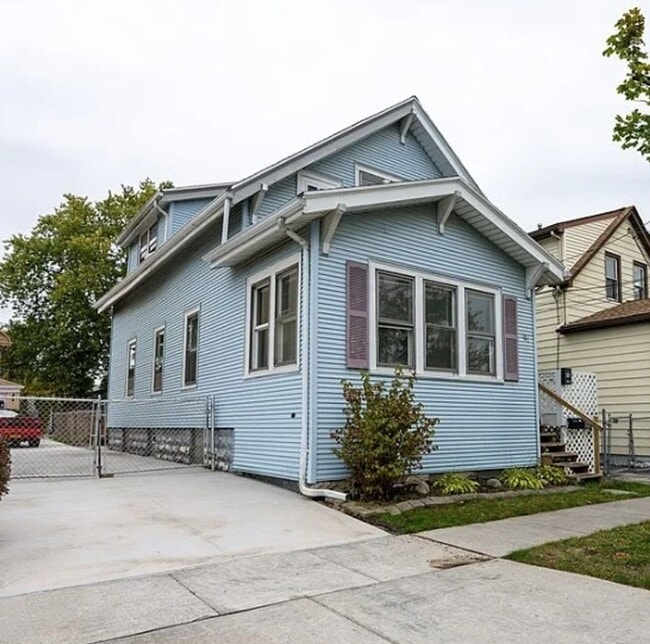 Building Photo - 108 David Ave