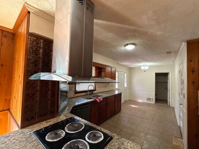 Foto del edificio - Room in House on Pleasant Hill Rd