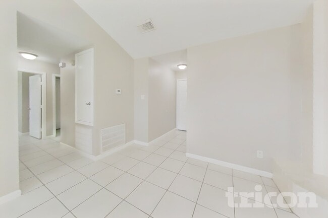Building Photo - 3446 Edgecreek Dr