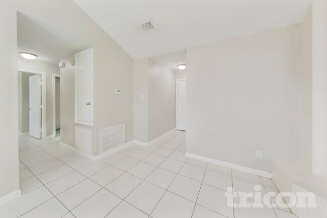 Foto del edificio - 3446 Edgecreek Dr