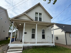 Building Photo - 128 Fair St SE