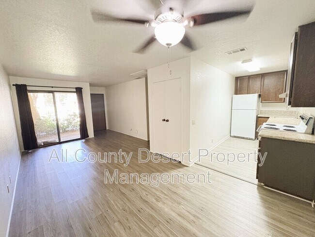 Building Photo - 2809 N Los Felices Rd