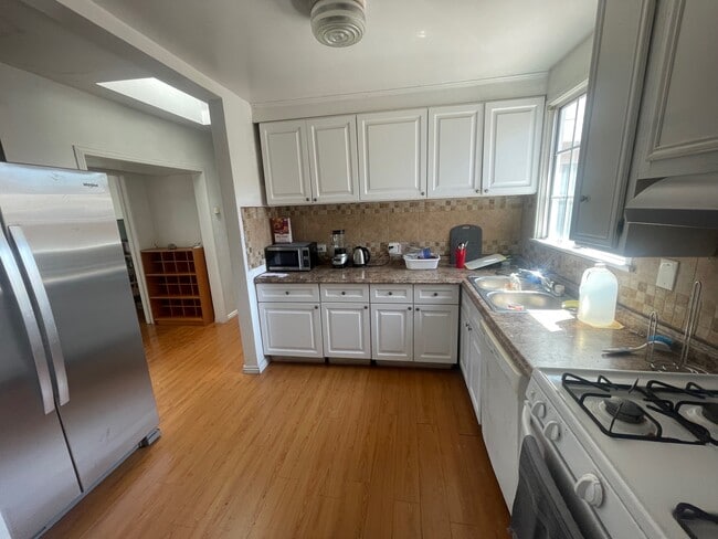 Foto del edificio - 15401 Faysmith Ave