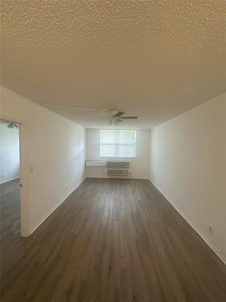 Foto del edificio - 2401 Riverside Dr