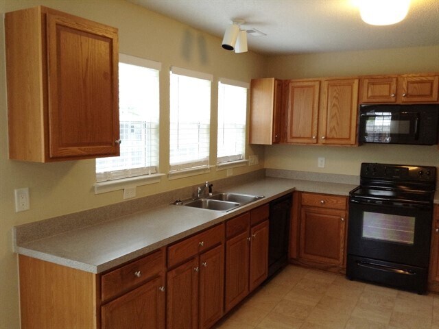 Foto del edificio - 3646 Sunset Hollow Dr