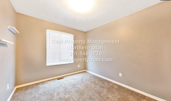 Foto del edificio - 5 Bedroom 3 Bath Pet Friendly Kaysville Home