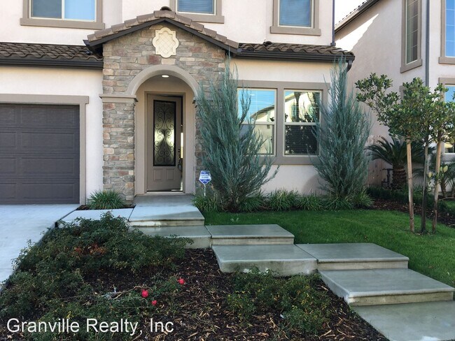 Building Photo - 4 br, 3 bath House - 1639 E. Autumn Sage