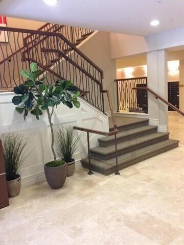 Building Photo - Downtown Los Altos Luxury Condo, 2BD/2.5BT...