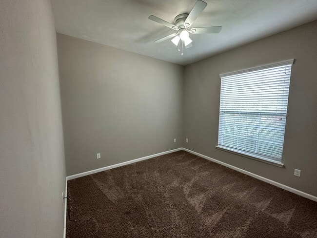 Building Photo - Pebble Brook unit avail NOW!!!