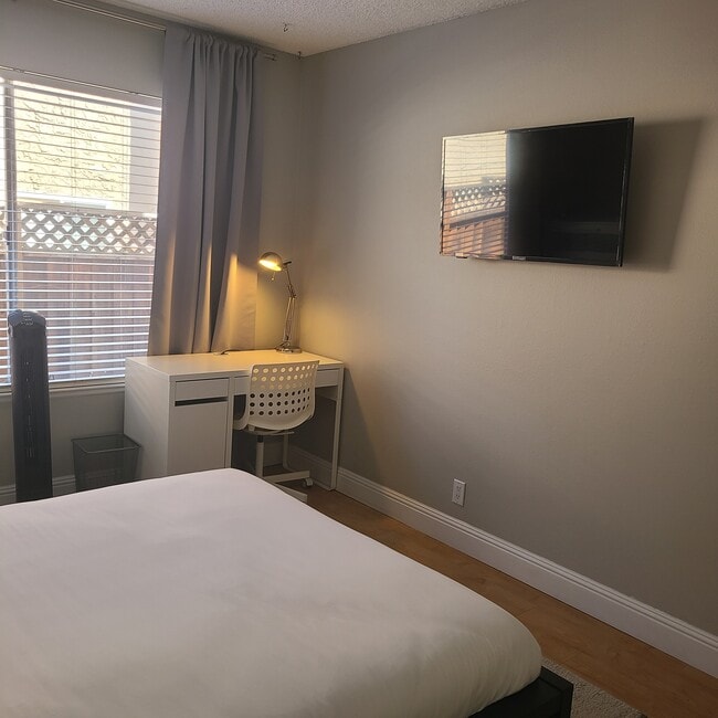 Building Photo - 460 Century Cross Ct