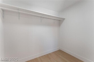 Building Photo - 915 Melrose Dr