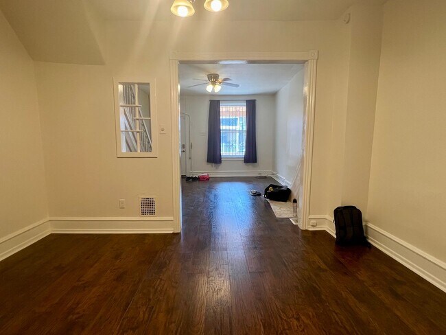 Foto del edificio - Stunning 3-Bedroom Townhome by LaSalle! Available NOW!