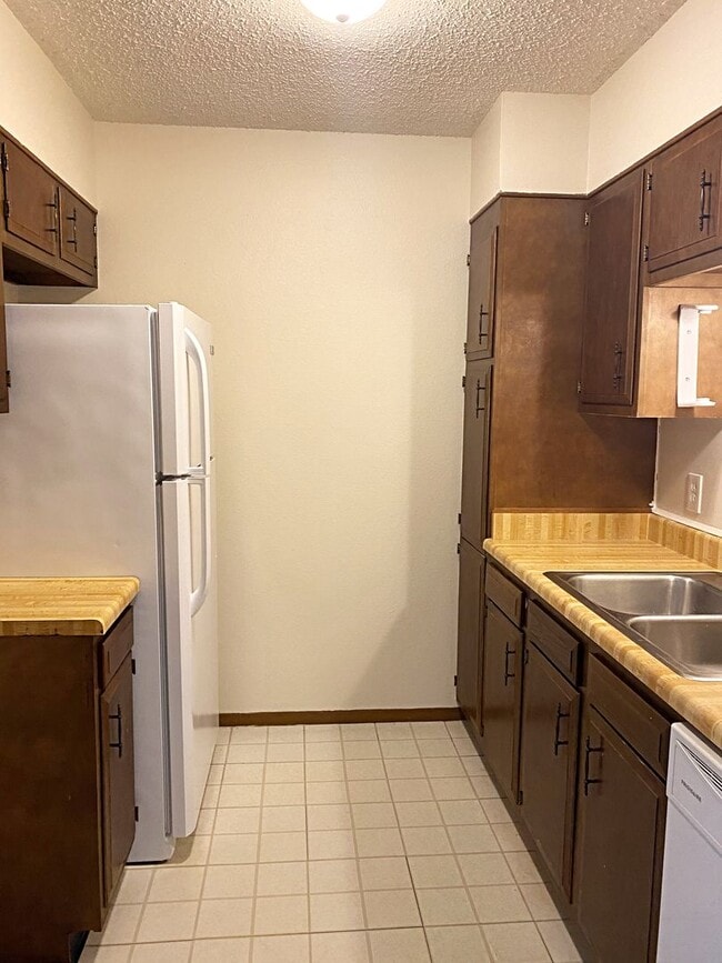 Foto del edificio - 8428 Glen Meadow Ln