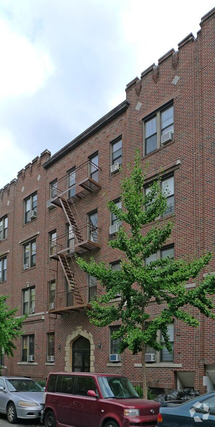Primary Photo - 45-35 42nd St